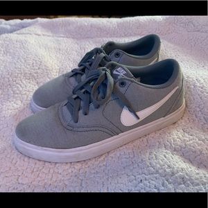 Men’s size 7 Nike SB shoes